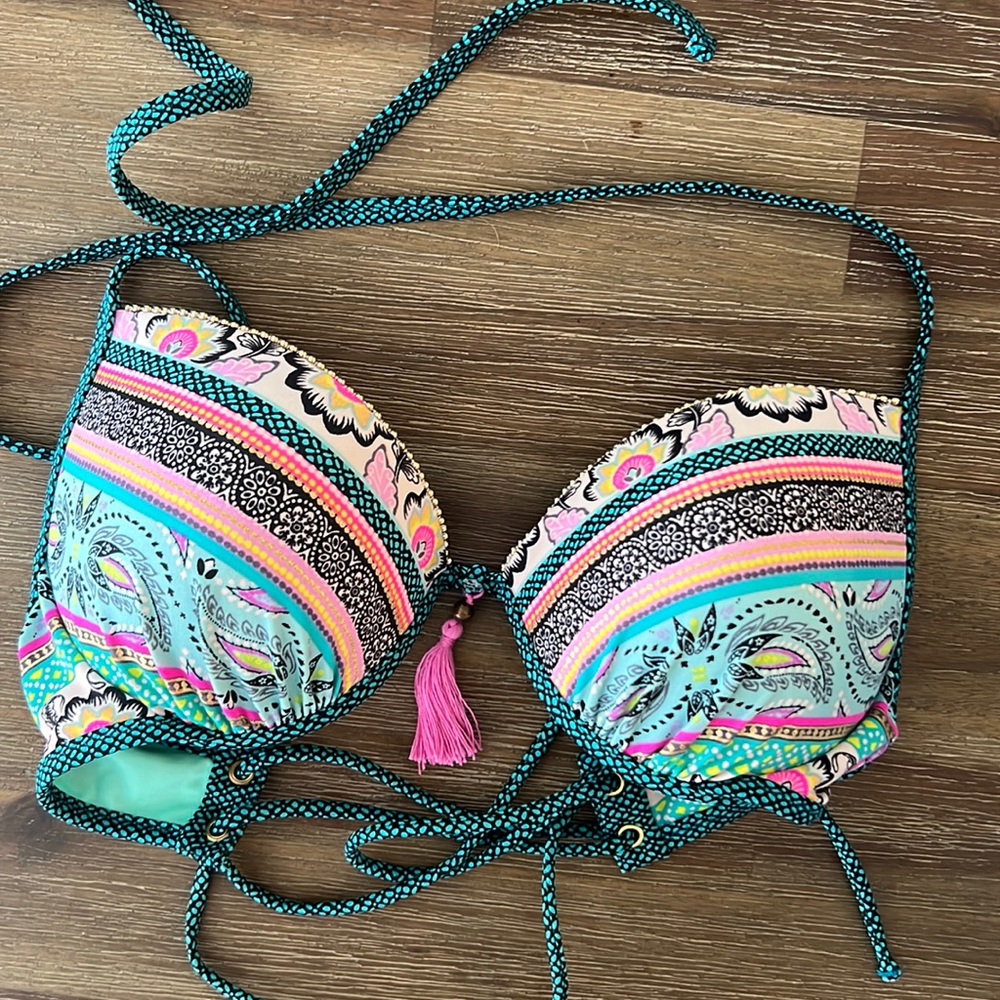 34C Shade & Shore bathing suit top